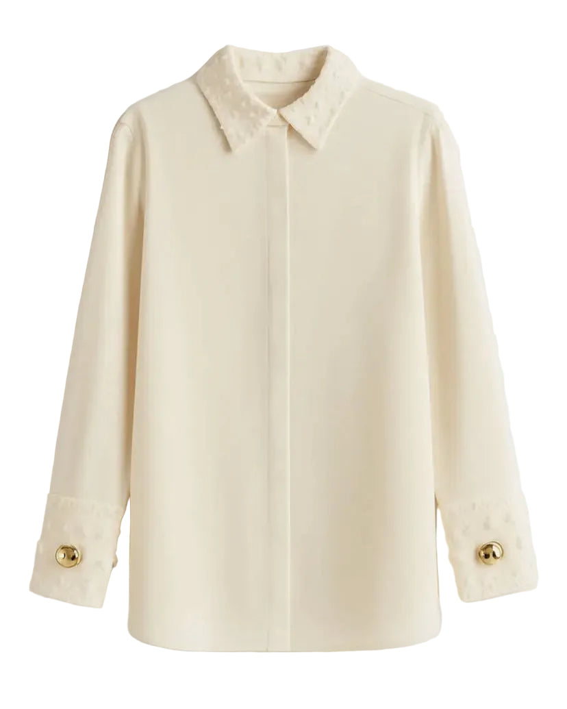 Chemise ivoire en viscose, vue à plat, design élégant et épuré.