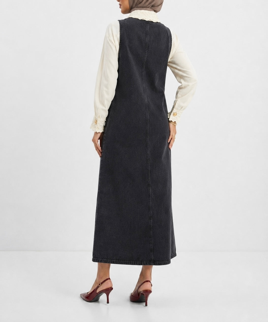 Robe chasuble en denim noir col V, coupe évasée longue - vue arrière